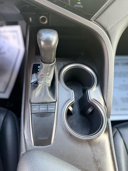 Toyota Camry SE 2023