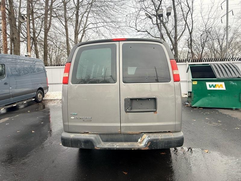Chevrolet Express LS 2500 2011