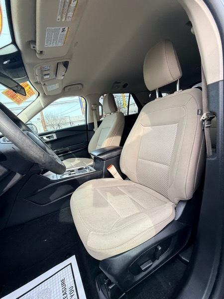 Ford Explorer Base AWD 2022