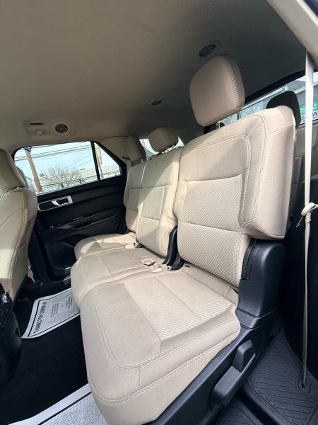 Ford Explorer Base AWD 2022