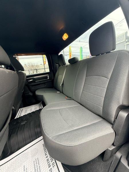 RAM 1500 Classic Tradesman Crew Cab SWB 4WD 2022