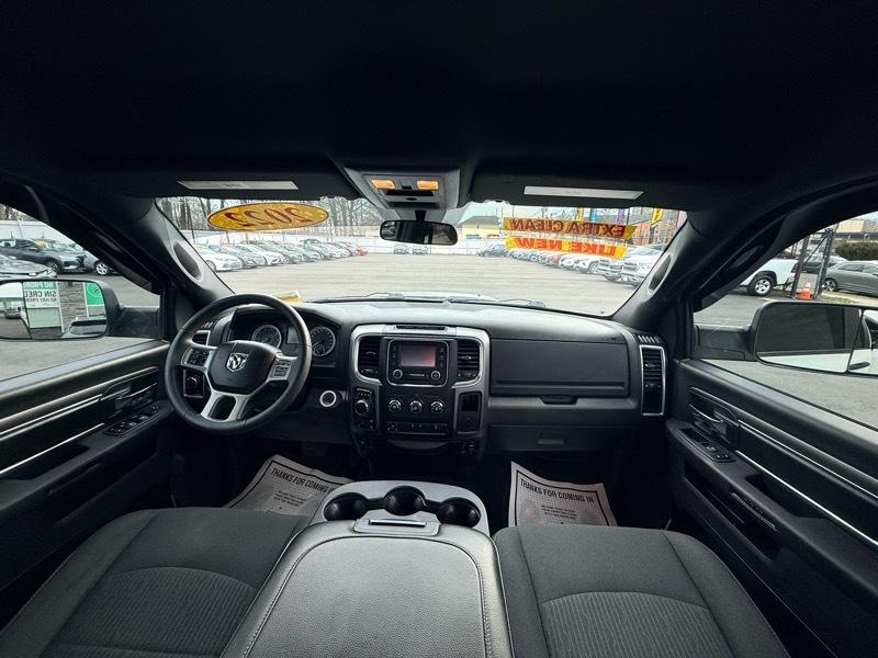 RAM 1500 Classic Tradesman Crew Cab SWB 4WD 2022