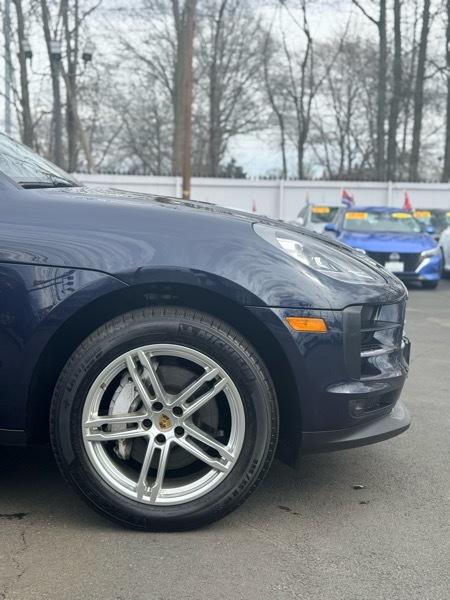 Porsche Macan Base 2021