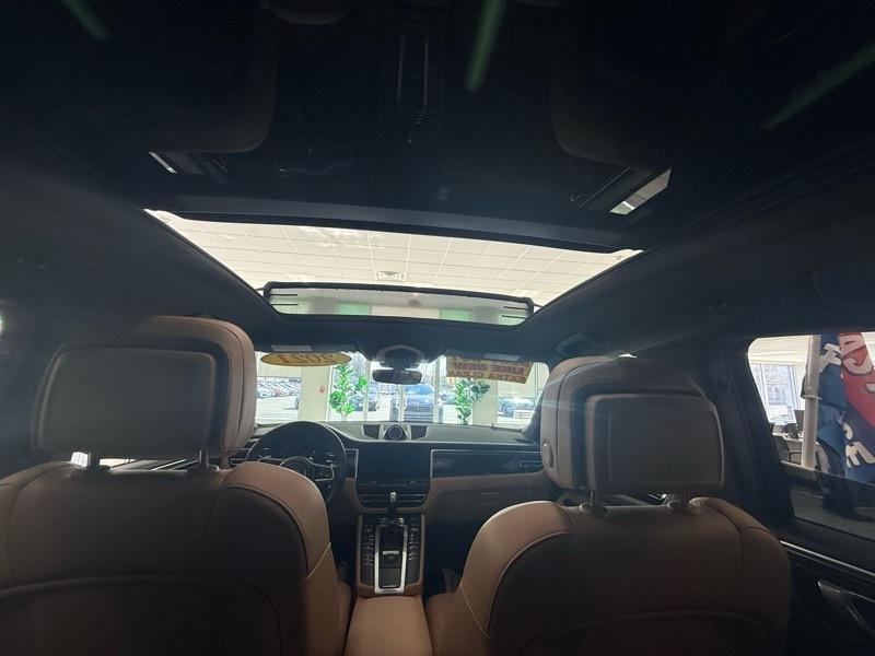 Porsche Macan Base 2021