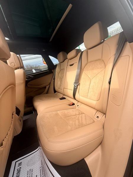 Porsche Macan Base 2021