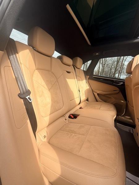 Porsche Macan Base 2021