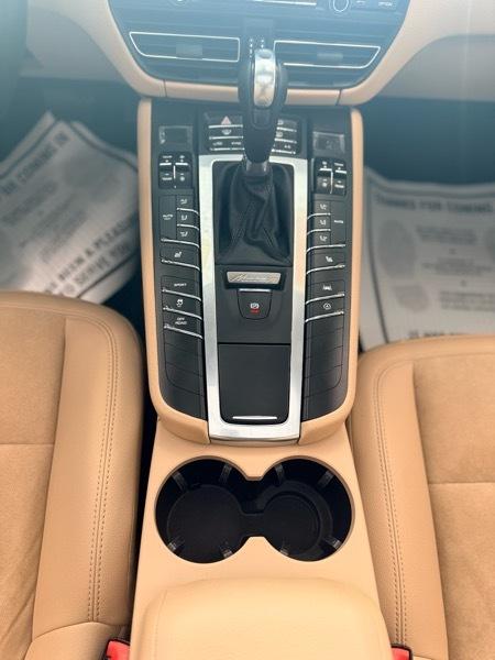 Porsche Macan Base 2021