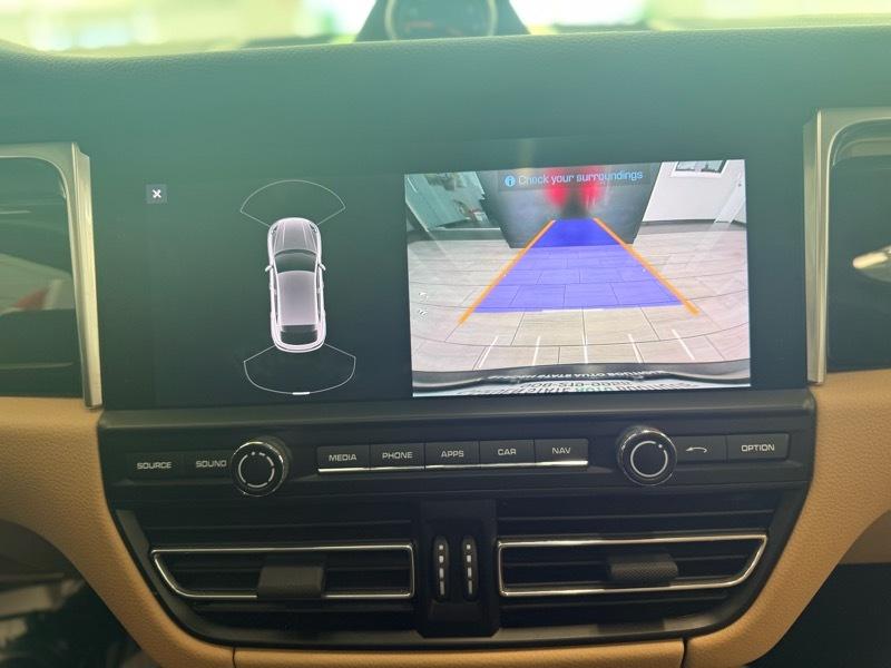 Porsche Macan Base 2021