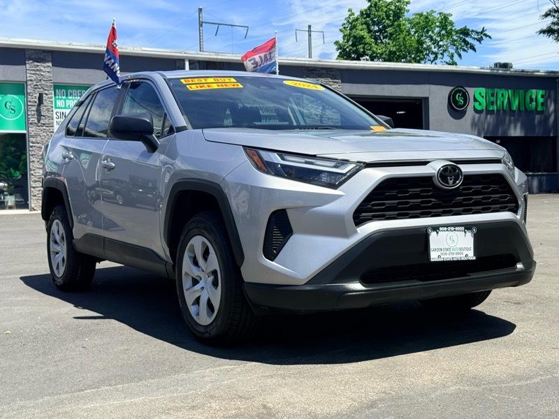 Toyota RAV4 LE 2024