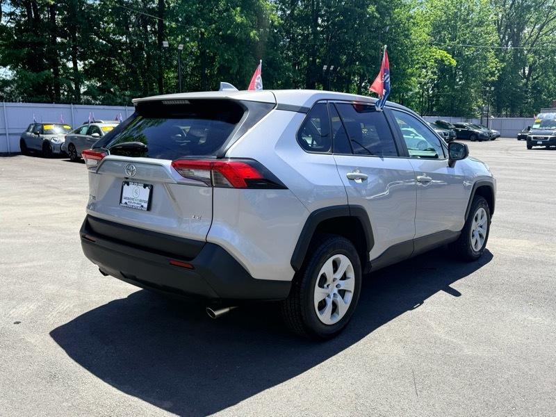Toyota RAV4 LE 2024