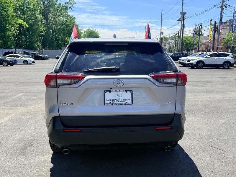 Toyota RAV4 LE 2024