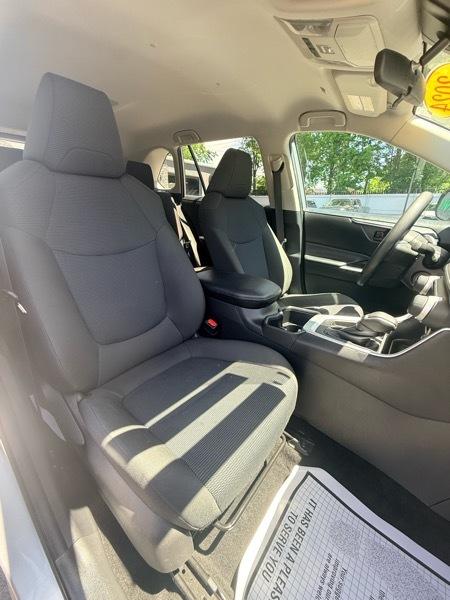 Toyota RAV4 LE 2024