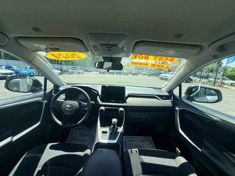 Toyota RAV4 LE 2024