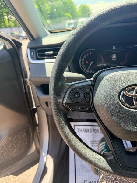 Toyota RAV4 LE 2024