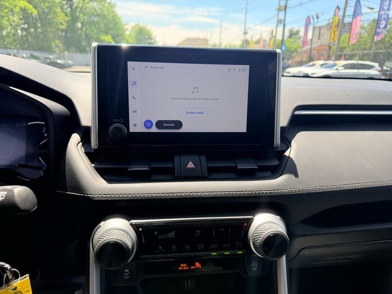 Toyota RAV4 LE 2024