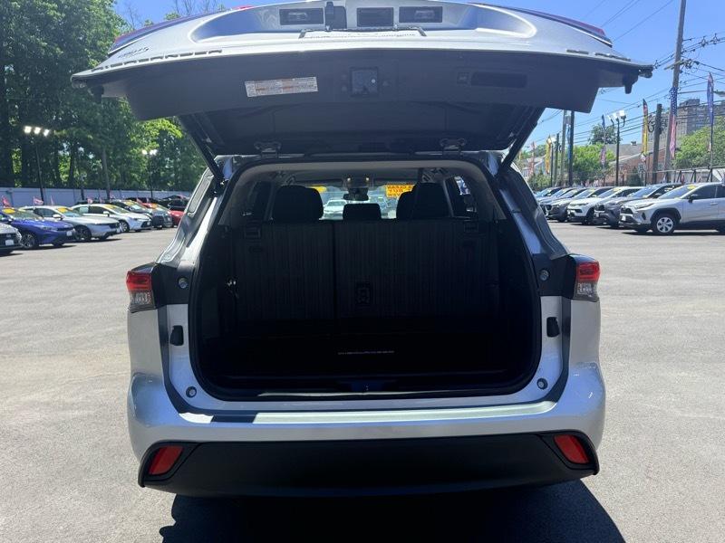 Toyota Highlander LE 4D SUV FWD 2023