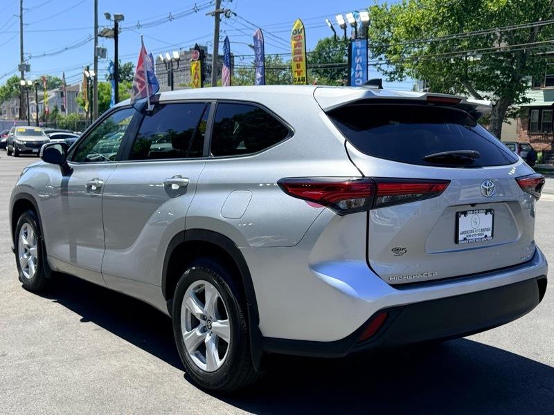 Toyota Highlander LE 4D SUV FWD 2023