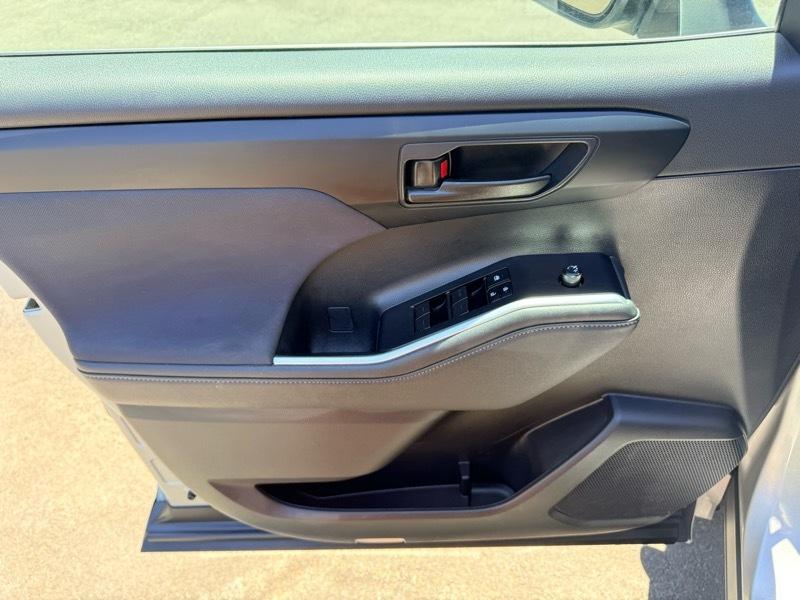 Toyota Highlander LE 4D SUV FWD 2023