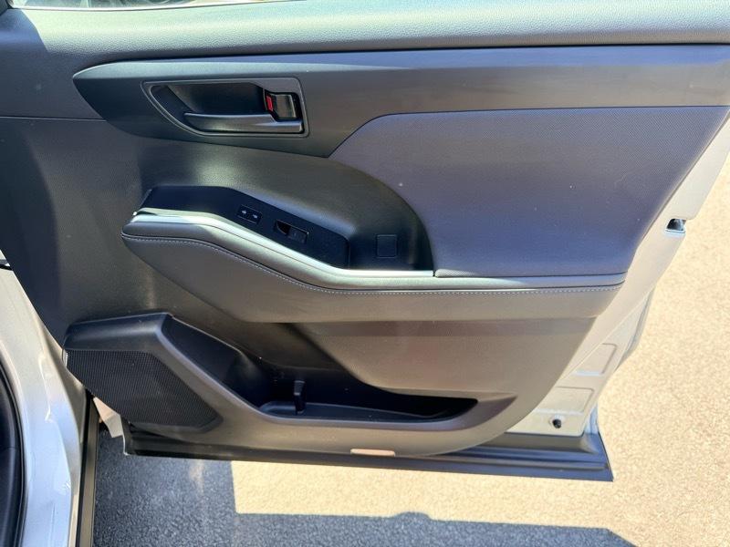 Toyota Highlander LE 4D SUV FWD 2023