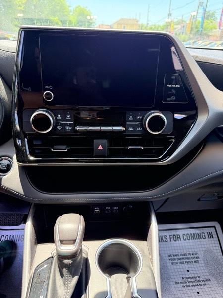 Toyota Highlander LE 4D SUV FWD 2023