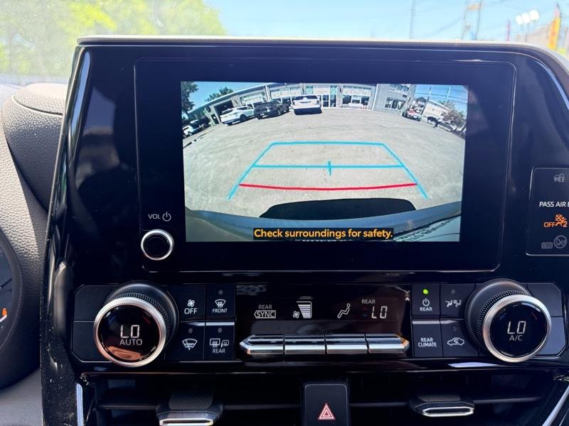 Toyota Highlander LE 4D SUV FWD 2023