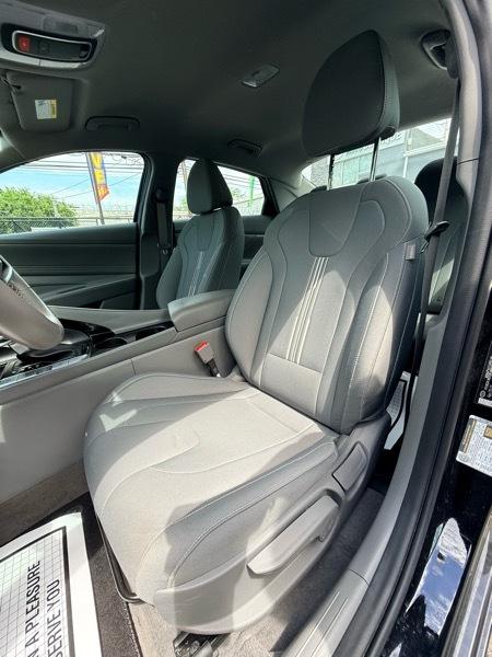Hyundai Elantra SEL 2023