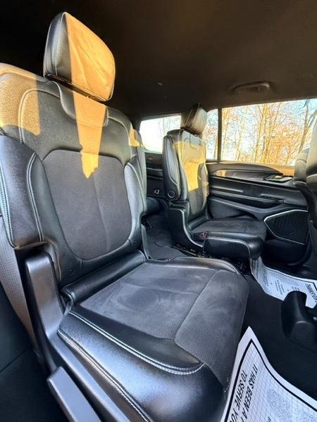 Jeep Grand Cherokee L Laredo 4WD 2023
