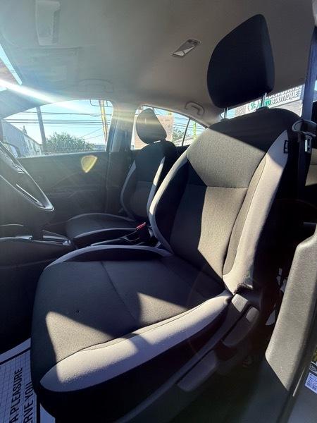 Nissan Versa S CVT 2025