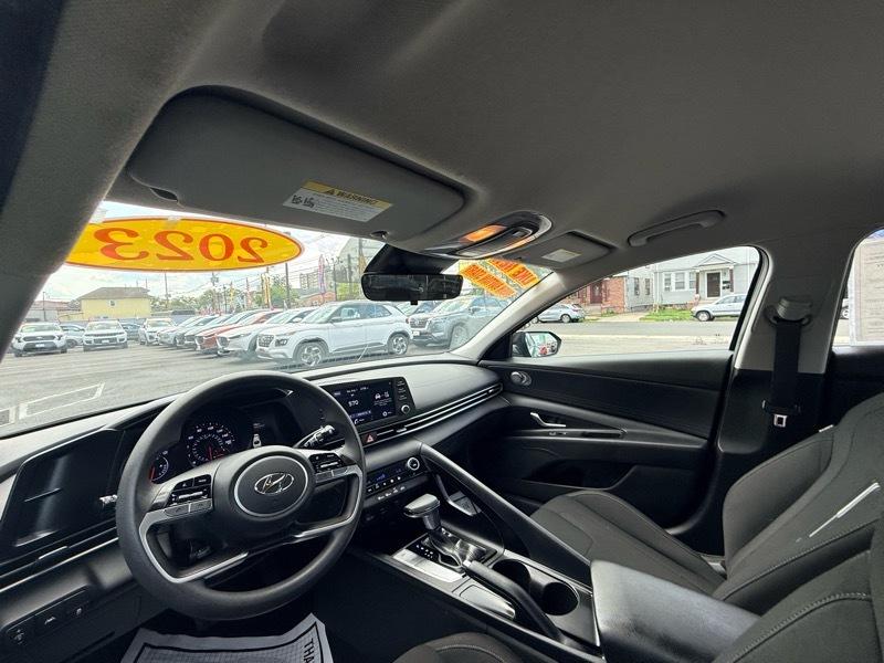Hyundai Elantra SEL 2023