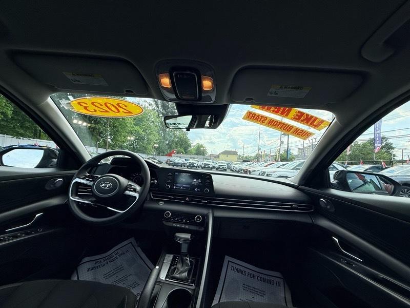 Hyundai Elantra SEL 2023