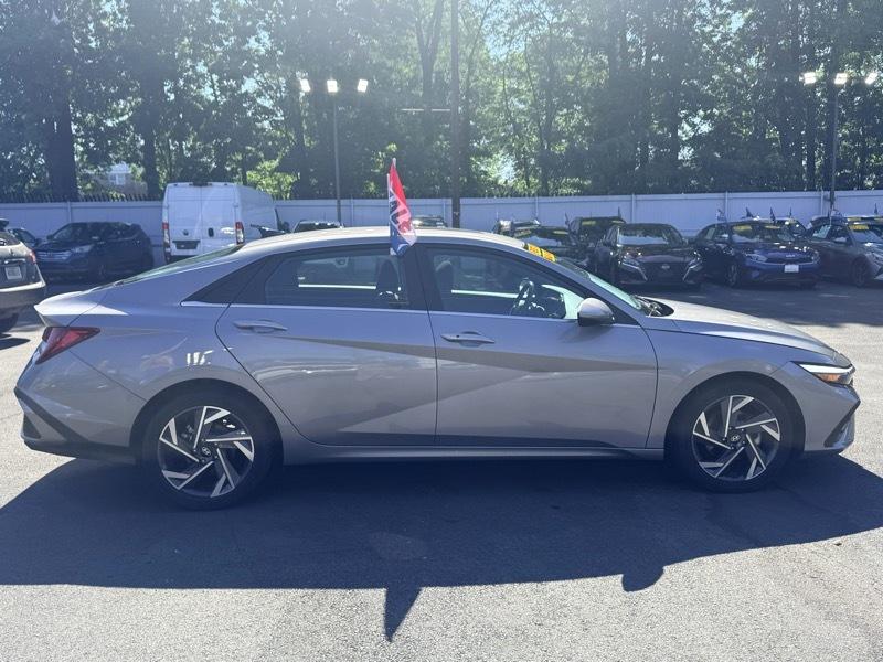 Hyundai Elantra SEL Convenience 2025