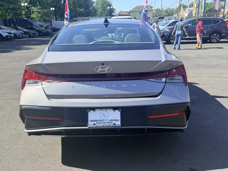 Hyundai Elantra SEL Convenience 2025