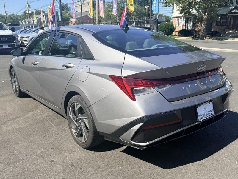 Hyundai Elantra SEL Convenience 2025
