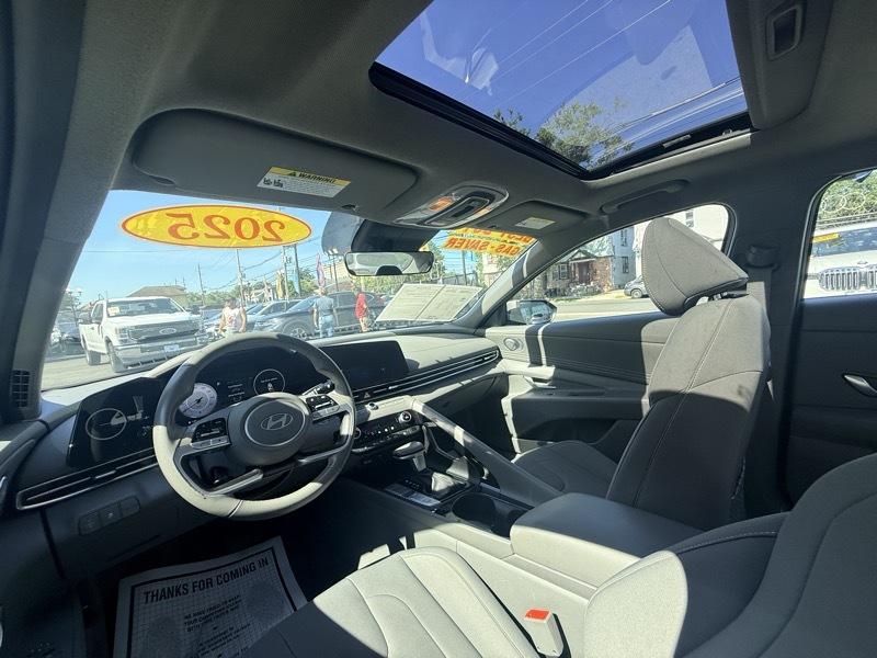 Hyundai Elantra SEL Convenience 2025