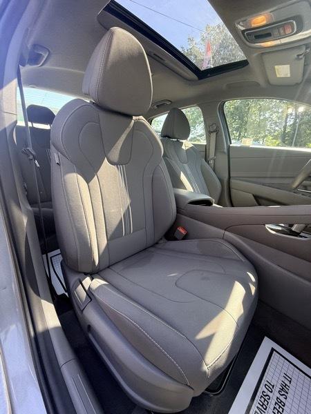 Hyundai Elantra SEL Convenience 2025