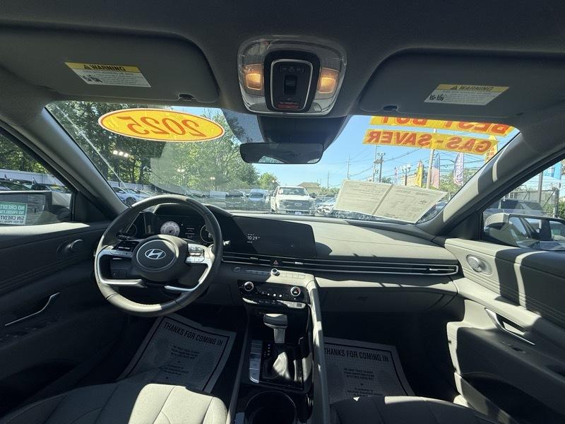 Hyundai Elantra SEL Convenience 2025