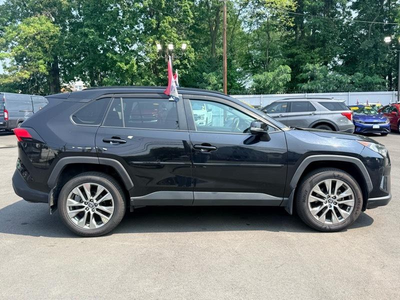 Toyota RAV4 XLE Premium AWD 2021