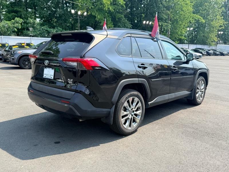 Toyota RAV4 XLE Premium AWD 2021