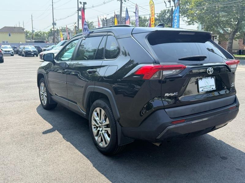 Toyota RAV4 XLE Premium AWD 2021