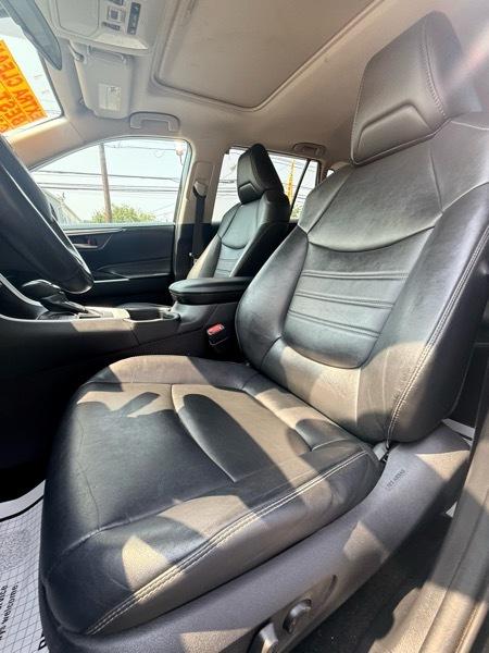 Toyota RAV4 XLE Premium AWD 2021