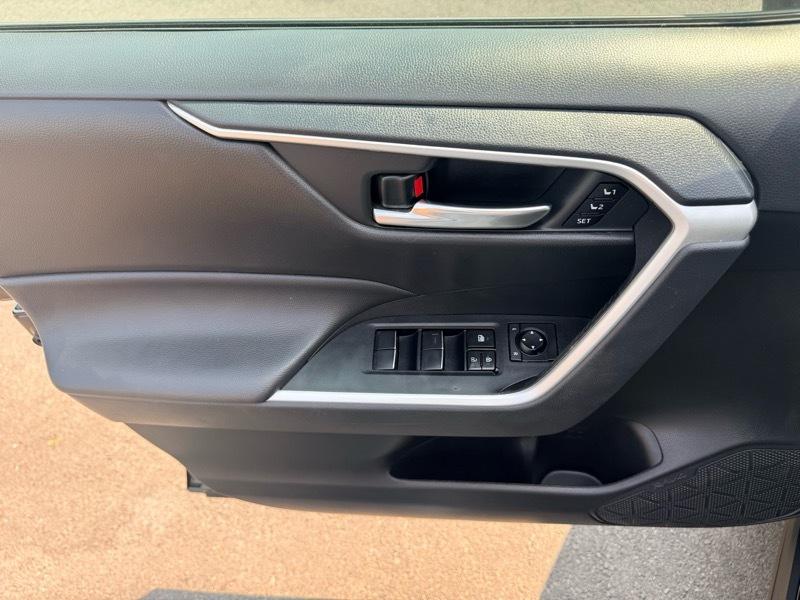 Toyota RAV4 XLE Premium AWD 2021