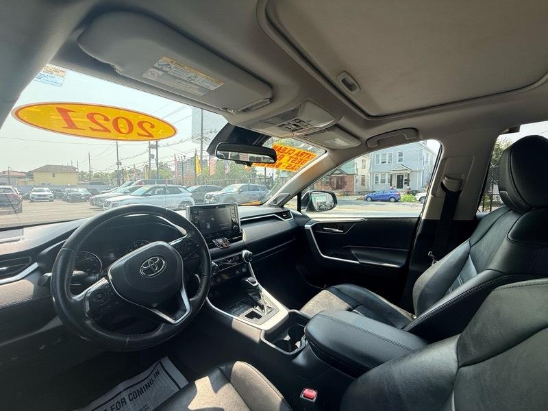 Toyota RAV4 XLE Premium AWD 2021