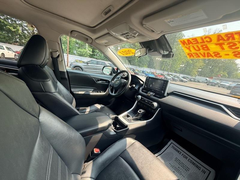 Toyota RAV4 XLE Premium AWD 2021
