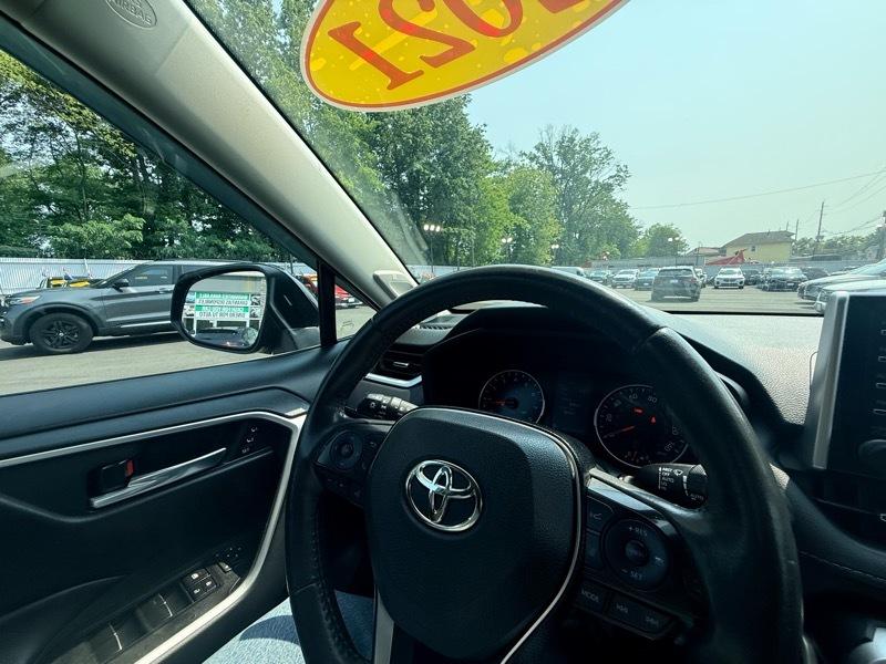 Toyota RAV4 XLE Premium AWD 2021