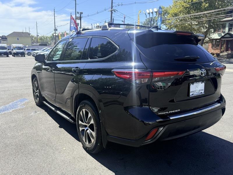 Toyota Highlander XLE AWD V6 2022