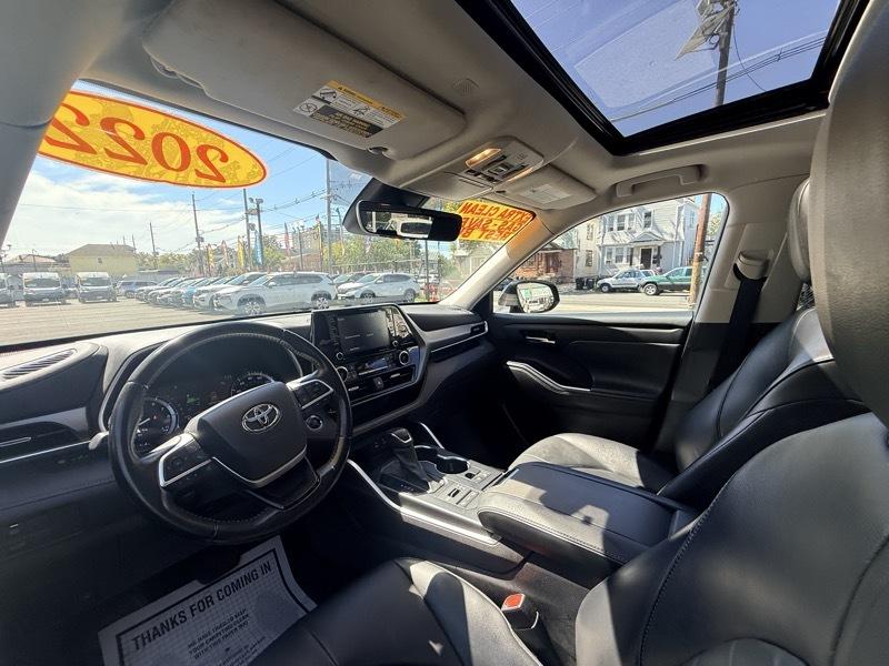 Toyota Highlander XLE AWD V6 2022