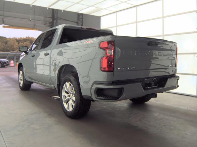 Chevrolet Silverado 1500 Custom Crew Cab 4WD 2025