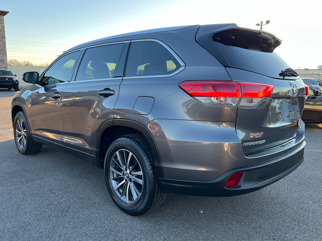 Toyota Highlander SE FWD V6 2017
