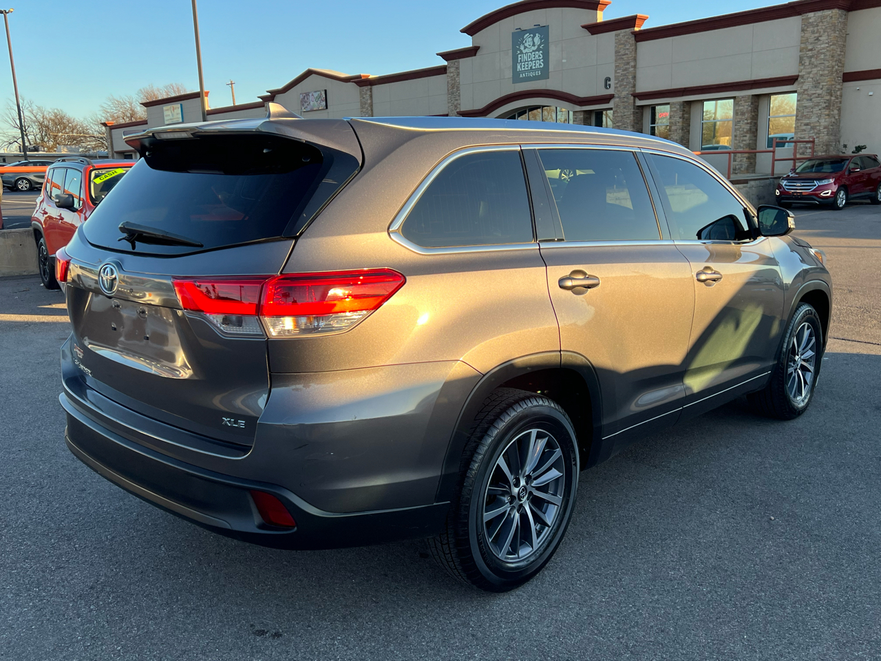 Toyota Highlander SE FWD V6 2017