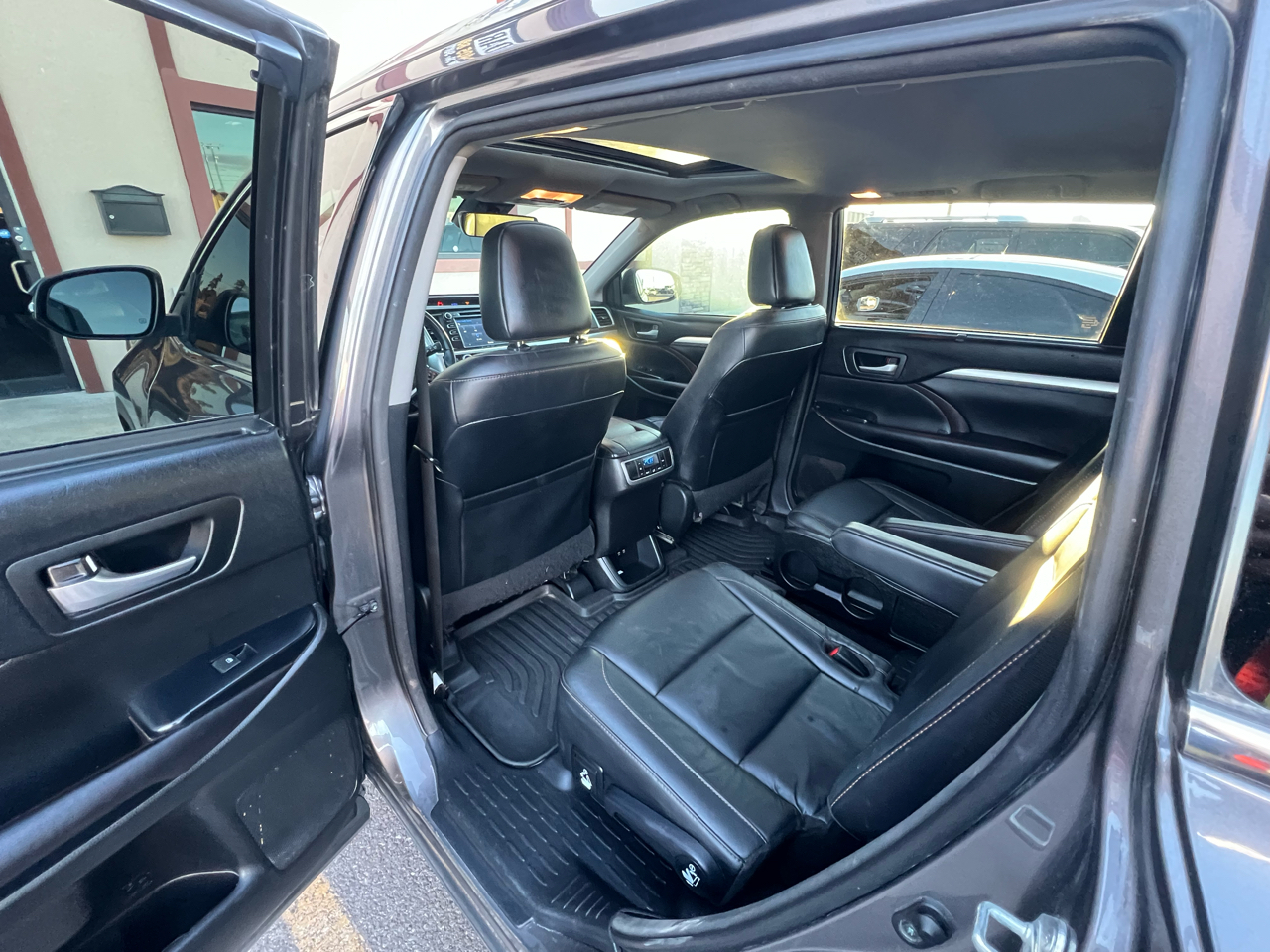 Toyota Highlander SE FWD V6 2017